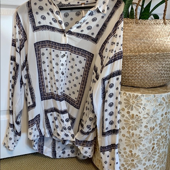 Free people blouse with cross detail - Picture 1 of 3